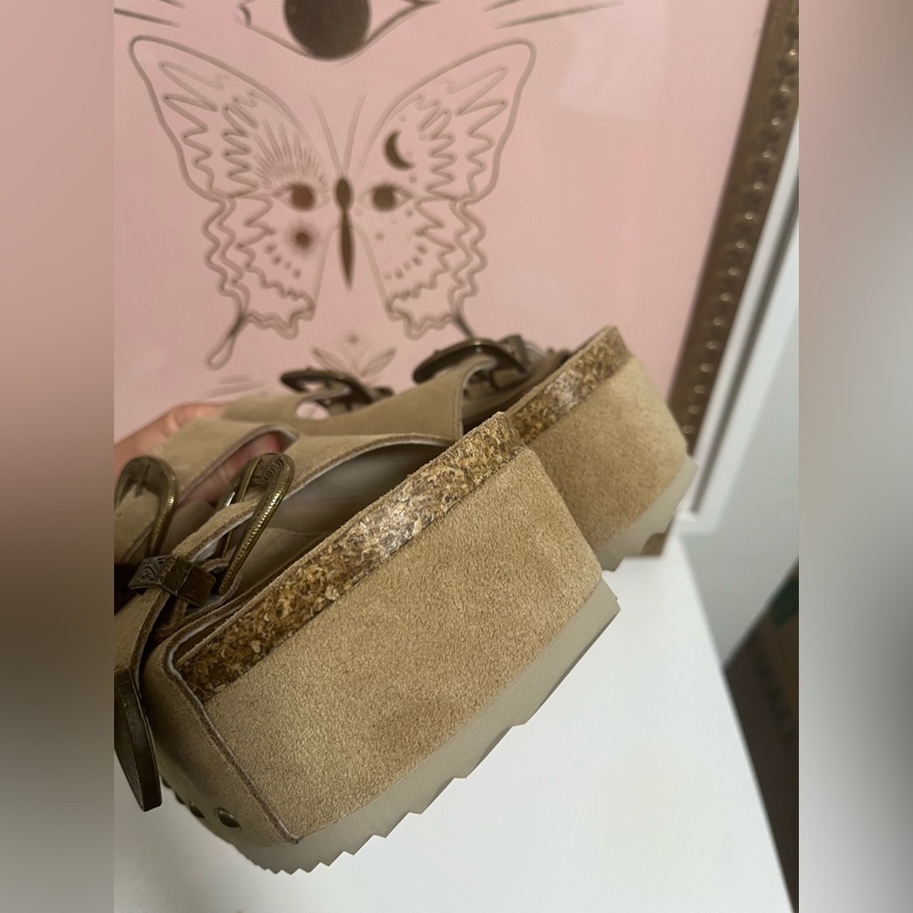 Rule Breaker Goes West Flatform Sandals - Picture 7 of 8